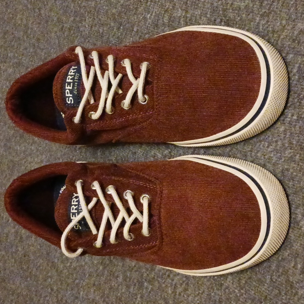 BURGUNDY MEN’S SPERRY SPECIAL ED. W/THICK FABRIC UPPER.HARDLY EVER WORN.EUC.👞👞